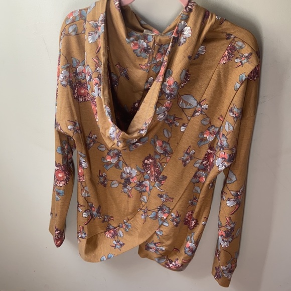 Comfy split back light weight fall sweatshirt - Picture 3 of 5